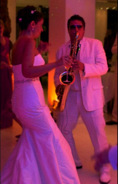 Saxophoniste animateur mariage, anniversaire, soirée du personnel